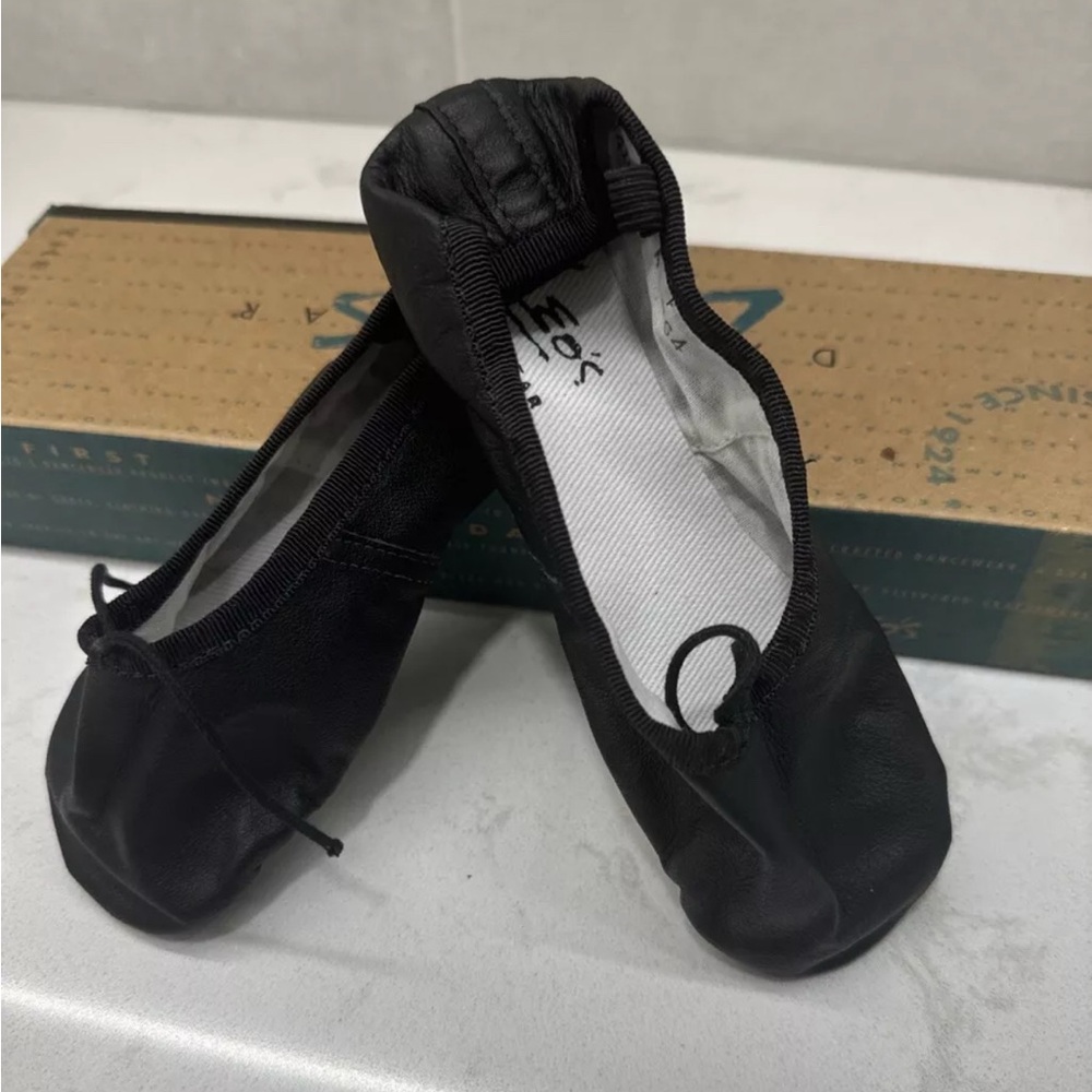New LEO'S Protege Black Ballet Slippers Leather Full Sole GIRLS Size 11 1/2M